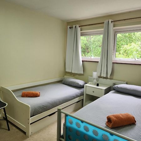 Twin Room In Crawley,Gatwick,West Sussex Ifield Kültér fotó