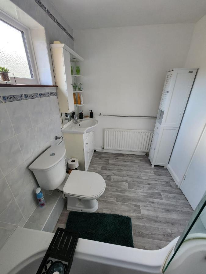 Twin Room In Crawley,Gatwick,West Sussex Ifield Kültér fotó