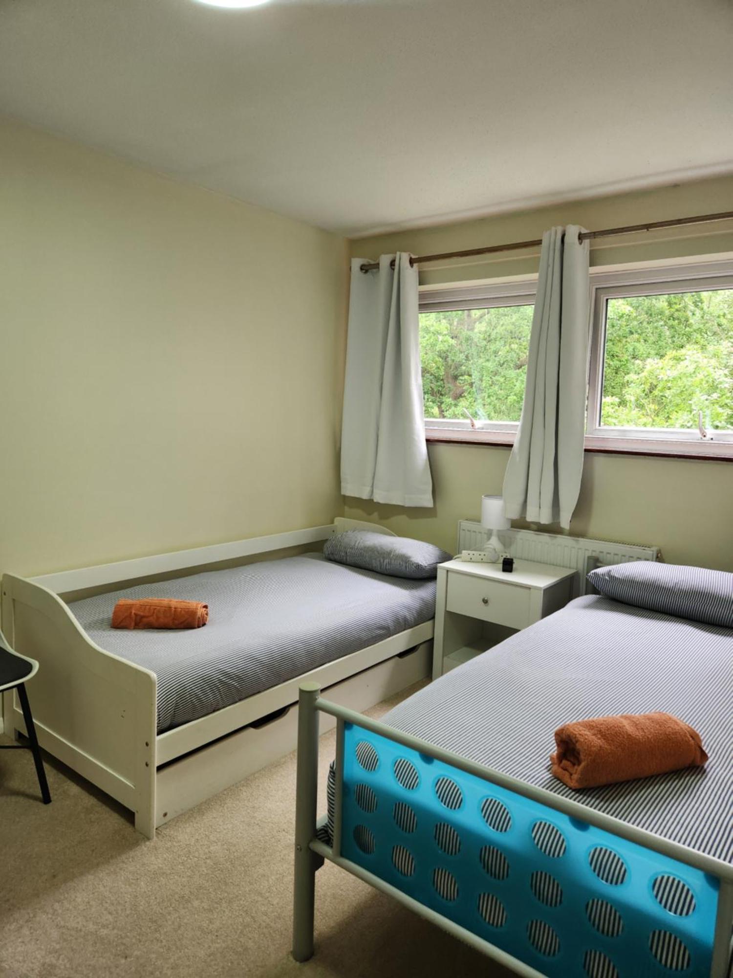 Twin Room In Crawley,Gatwick,West Sussex Ifield Kültér fotó